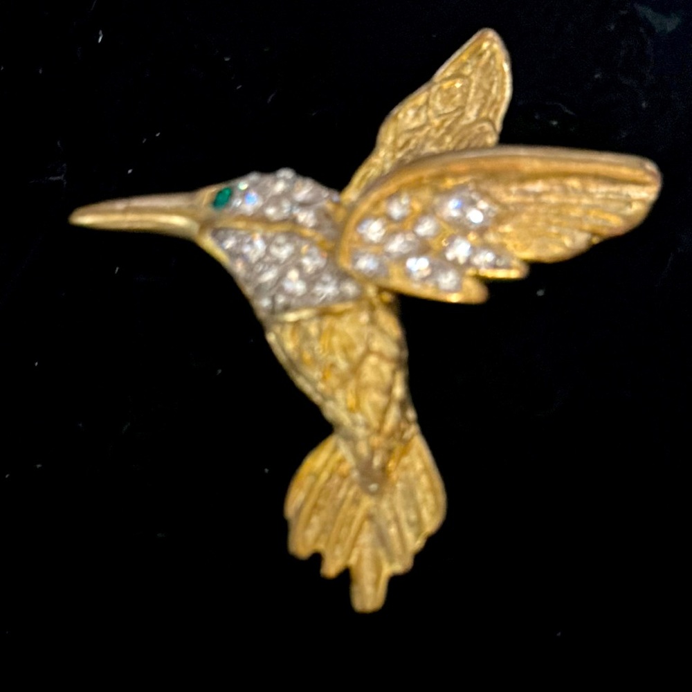 Gold tone rhinestone hummingbird broach unmarked (644)